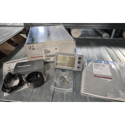 E22045 ST40 RAYMARINE Wyświetlacz głębokości (outlet, niekompletny)