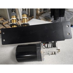 0390442402 BOSCH SILNIK WYCIERACZEK Z SZYNĄ MONTAŻOWĄ (OUTLET)