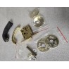 MA-01-600-01-40 SOUTHCO ZAMEK DO DRZWI WEJŚCIOWYCH MCCOY Z KLAMKĄ NOVA 22-30MM MOSIĄDZ