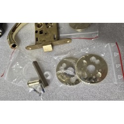 MA-01-600-01-40 SOUTHCO ZAMEK DO DRZWI WEJŚCIOWYCH MCCOY Z KLAMKĄ NOVA 22-30MM MOSIĄDZ