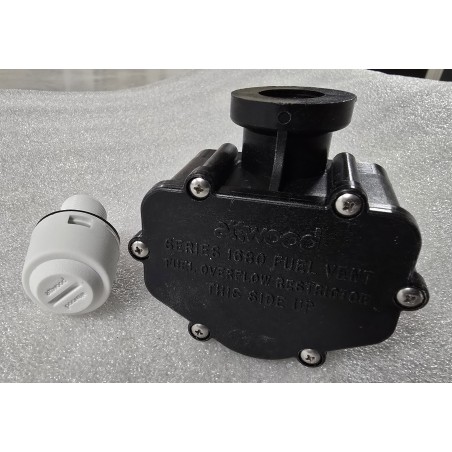 1680 ATTWOOD ODPOWIETRZNIK PALIWA P-TRAP Z OGRANICZNIKIEM PRZELEWU
