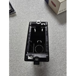 GW32122 GEWISS RAMKA DO PROFILI PLAYBUS ZE SKRZYNKĄ TYTAN 1-POLOWA