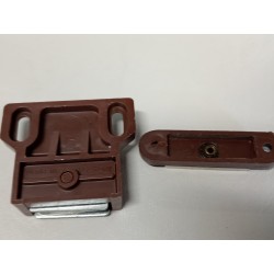 246.17.105 HAFELE MEBLOWY ZATRZASK MAGNETYCZNY  4-5KG BRĄZOWY 11 SZTUK (OUTLET)