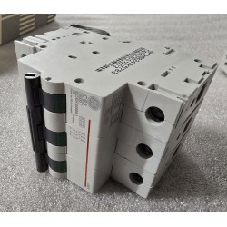 674659 GE WYŁĄCZNIK NADPRĄDOWY G63 C63 3P AC 6kA (OUTLET)