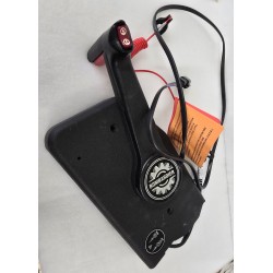 351686 BOMBARDIER JOHNSON EVINRUDE MANETKA Z KLUCZYKAMI (POWYSTAWOWA)