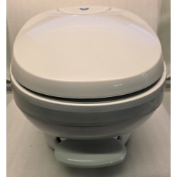 31136 BRAVURA LOW THETFORD TOALETA PODŁOGOWA NISKA KAMPER JACHT Aqua Magic (POWYSTAWOWA)