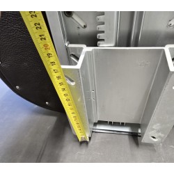 MEGREZ FOTEL STERNIKA SKÓRZANY FOTEL PIKOWANY CIEMNY BRĄZ Z PRZESUWNĄ PODSTAWĄ (POWYSTAWOWY)