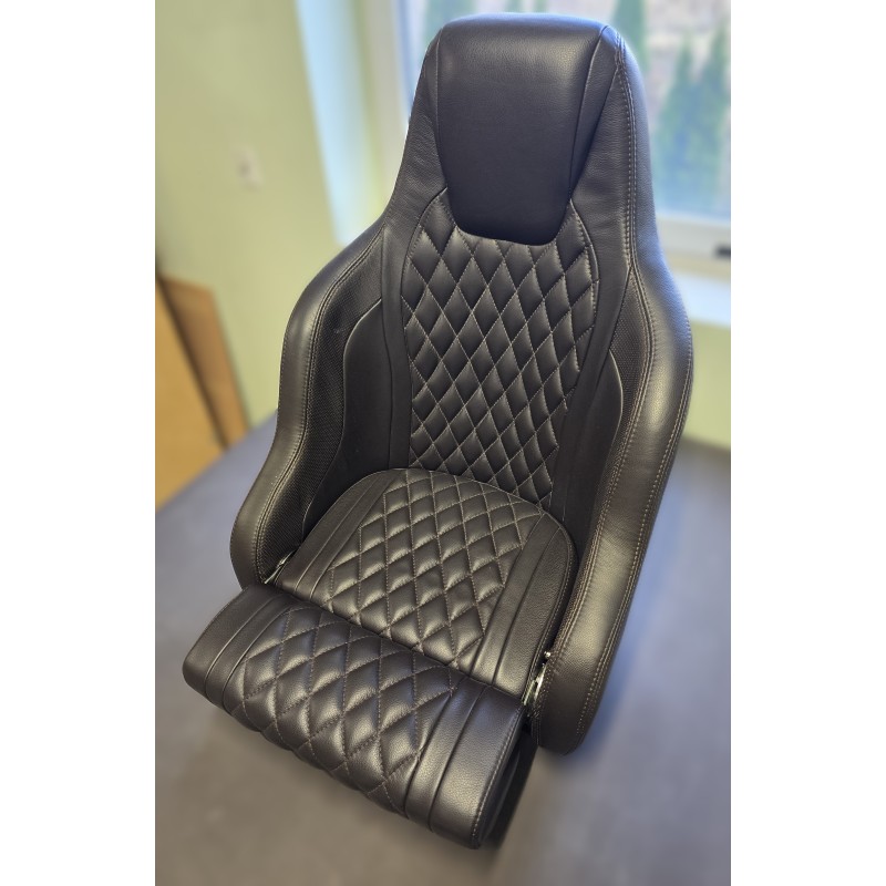 MEGREZ FOTEL STERNIKA SKÓRZANY FOTEL PIKOWANY CIEMNY BRĄZ Z PRZESUWNĄ PODSTAWĄ (POWYSTAWOWY)