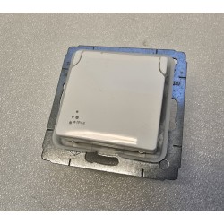 773628 LEGRAND CARIVA Gniazdo pojedyncze z/u 16A IP44 białe (OUTLET)