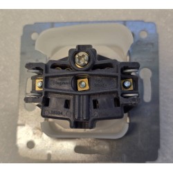 773628 LEGRAND CARIVA Gniazdo pojedyncze z/u 16A IP44 białe (OUTLET)