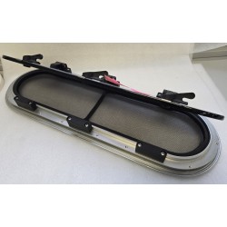 OTWIERANE OKNO JACHTOWE Z MOSKITIERĄ I PRZYCIEMNIANIĄ SZYBĄ SREBRNA RAMKA 554x198