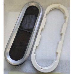 OTWIERANE OKNO JACHTOWE Z MOSKITIERĄ I PRZYCIEMNIANIĄ SZYBĄ SREBRNA RAMKA 554x198