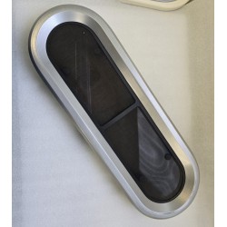 OTWIERANE OKNO JACHTOWE Z MOSKITIERĄ I PRZYCIEMNIANIĄ SZYBĄ SREBRNA RAMKA 554x198