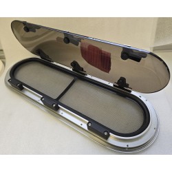 OTWIERANE OKNO JACHTOWE Z MOSKITIERĄ I PRZYCIEMNIANIĄ SZYBĄ SREBRNA RAMKA 554x198