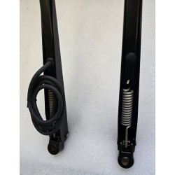 P615 770 TJ BLU HEPWORTH PODWÓJNE RAMIĘ WYCIERACZKI PANTOGRAFU 770MM ZE SPRYSKIWACZEM (ZESTAW 2 SZTUKI)