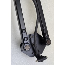 P615 900 TJ BLU HEPWORTH PODWÓJNE RAMIĘ WYCIERACZKI PANTOGRAFU 900MM ZE SPRYSKIWACZEM