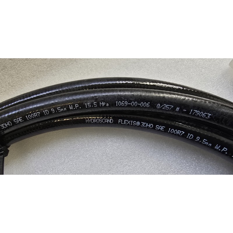 889132 VOLVO PENTA ORYGINALNY WĄŻ CIŚNIENIOWY DO SILNIKÓW MORSKICH (OUTLET)