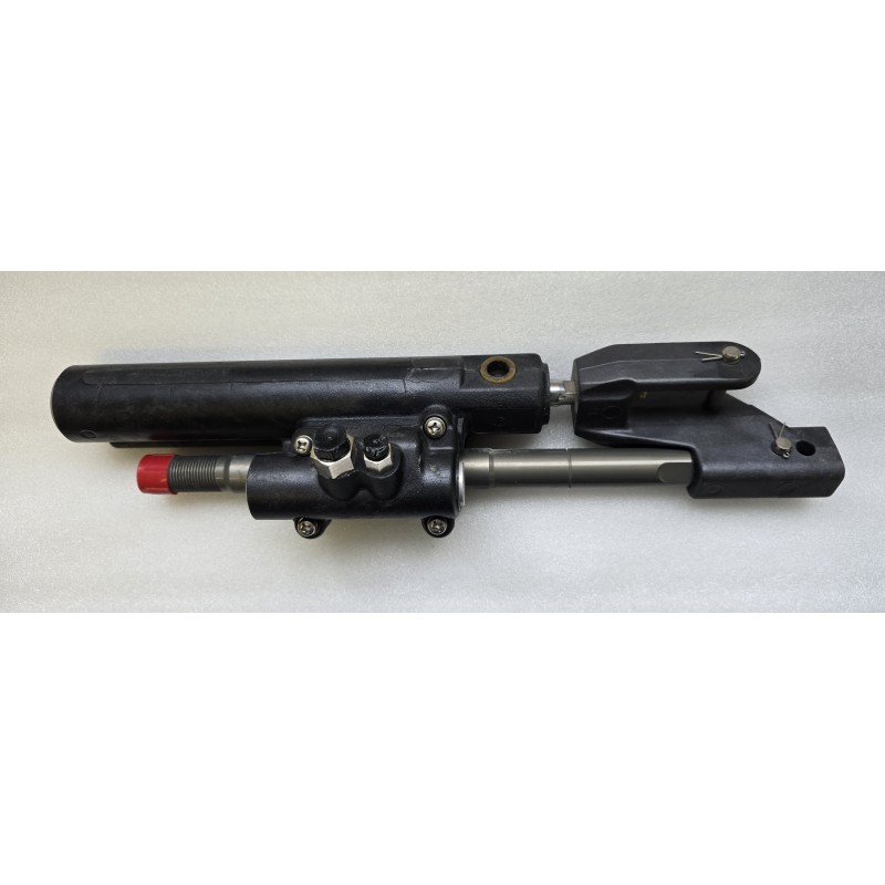 872215 VOLVO PENTA SIŁOWNIK UKŁADU KIEORWNICZEGO 3854704 (OUTLET)