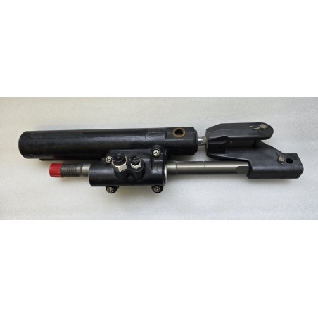 872215 VOLVO PENTA SIŁOWNIK UKŁADU KIEORWNICZEGO 3854704 (OUTLET)