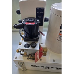 DC2000 SEASTAR HYDRAULICZNA POMPA WSPOMAGANIA DO UKŁADU KIEROWNICZEGO 24V (OUTLET)