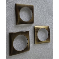 23791 BERKER RAMKA POJEDYNCZA (1-krotna) KWADRATOWA INTEGRO FLOW DO GNIAZD 230V, WŁĄCZNIKÓW MOSIĄDZ SZCZOTKOWANY (OUTLET)