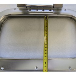 OKNO POKŁADOWE UCHYLNE Z DWIEMA KLAMKAMI 390x245MM (OUTLET)