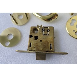MA-01-600-01-40 SOUTHCO ZAMEK DO DRZWI WEJŚCIOWYCH MCCOY Z KLAMKĄ NOVA 22-30MM MOSIĄDZ (OUTLET)