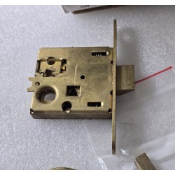 MA-01-700-01-40 SOUTHCO ZAMEK KABINOWY MCCOY Z KLAMKĄ NOVA DIAMOND BRASS (OUTLET)